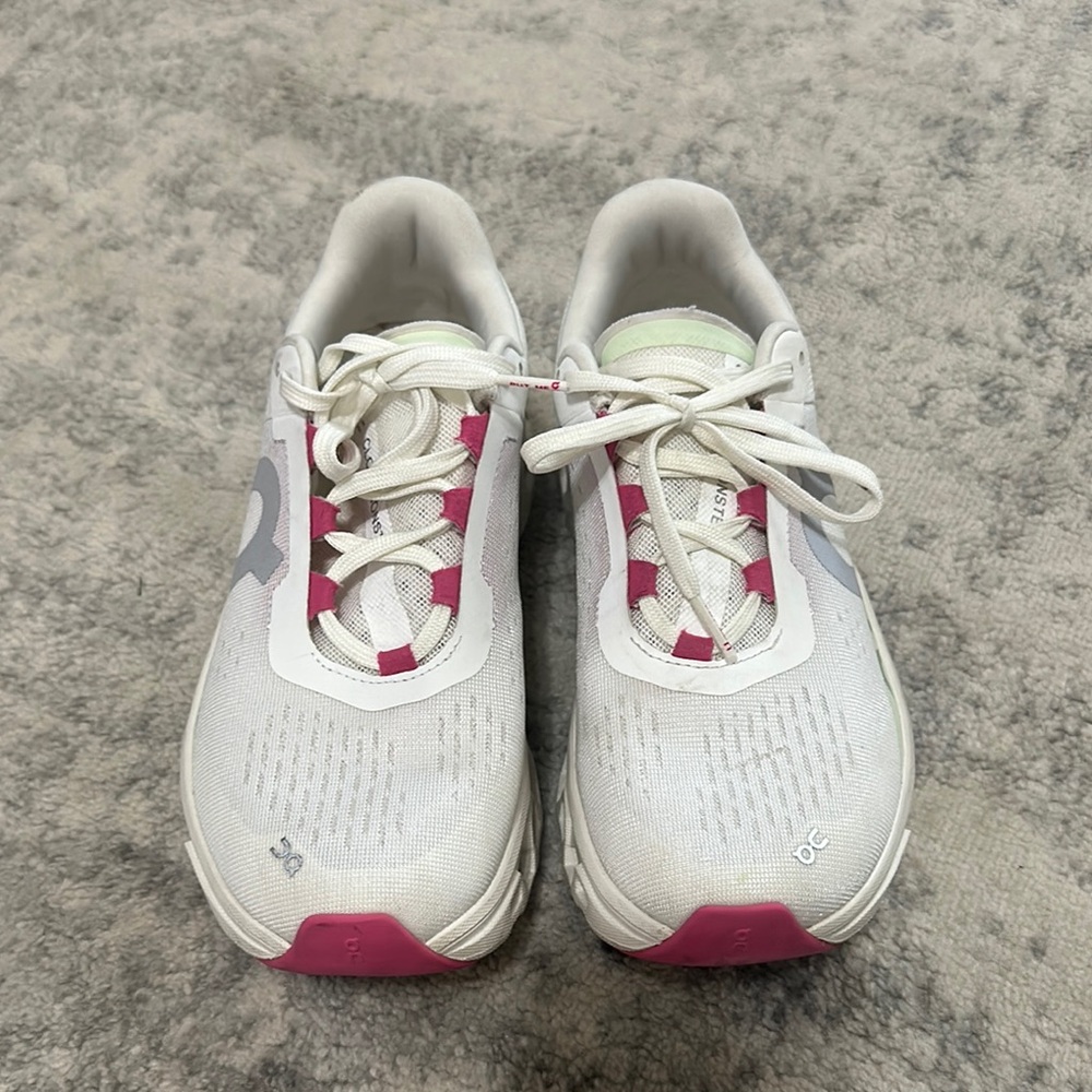 On Running Women's Athletic Shoes - White and Pink